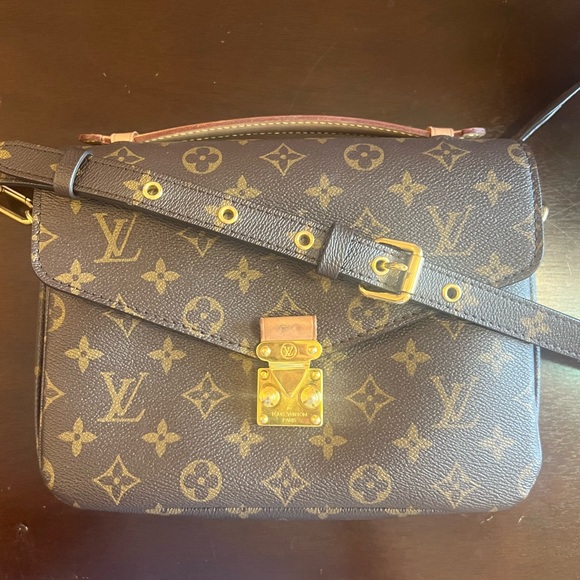 Louis Vuitton Monogram Pochette Metis - Picture 1 of 5